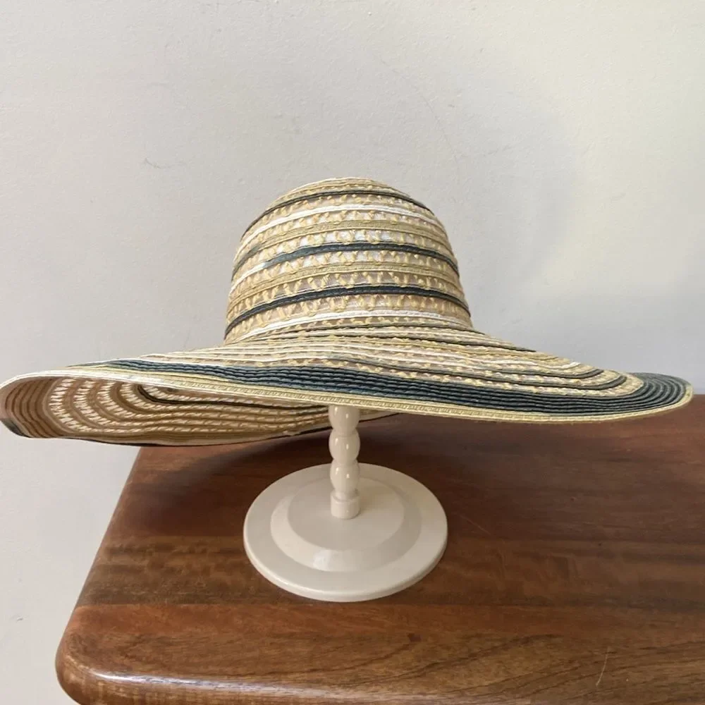 Stylish Wide Brim Striped Hat